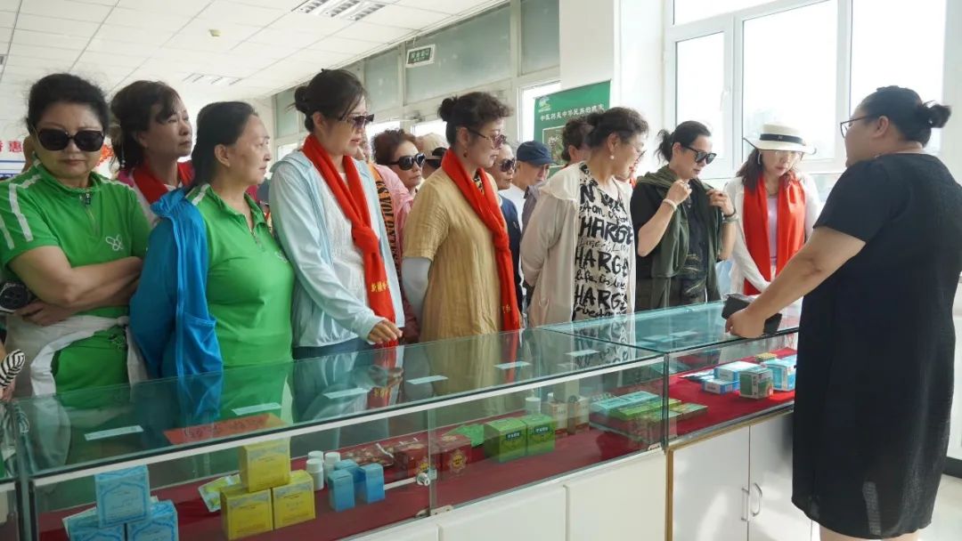 哈巴河縣 交融汲取養(yǎng)料 聯(lián)動凝聚力量——組織文化藝術(shù)交流活動側(cè)記